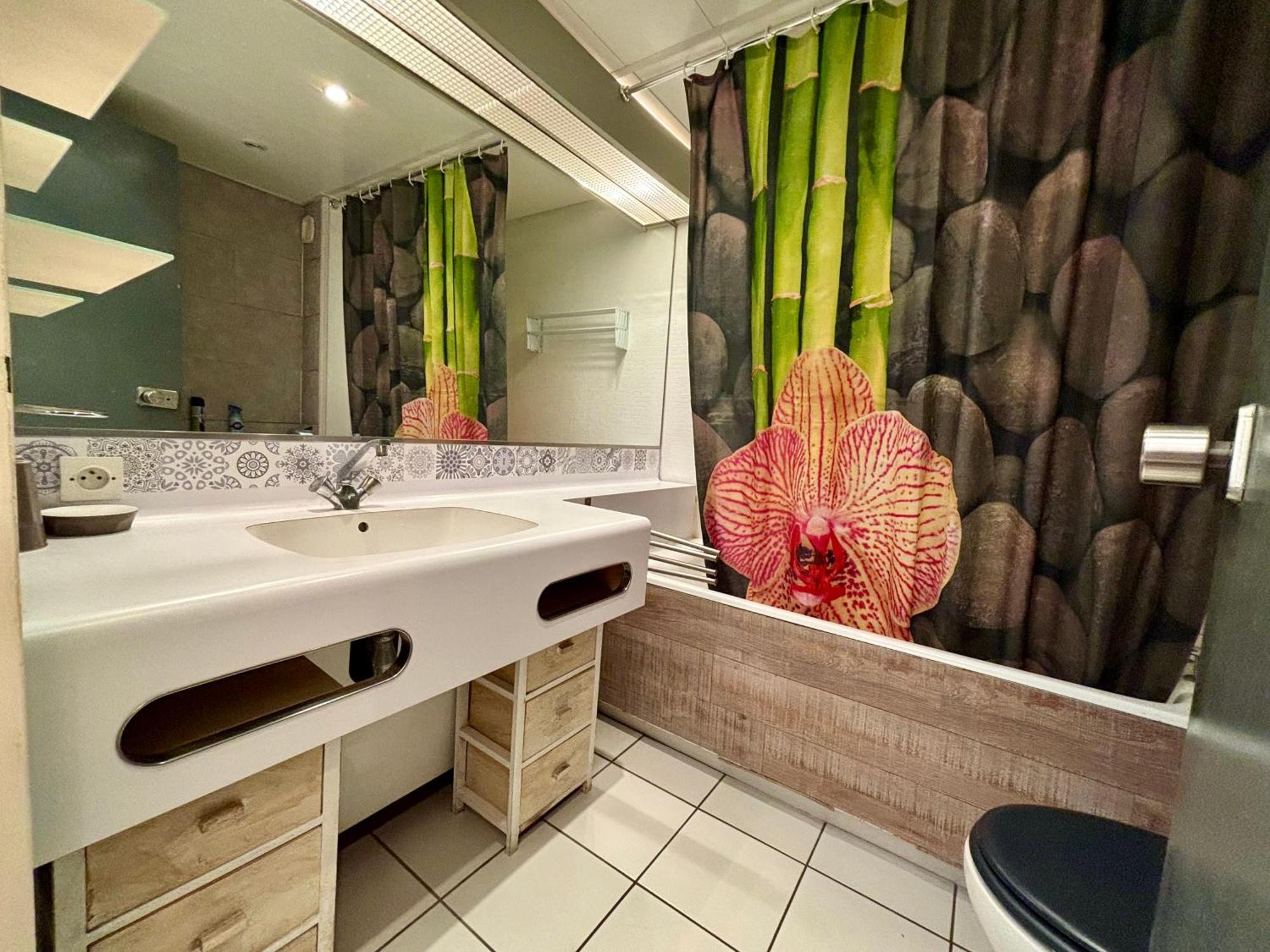 *Au Lydia* Appartement Vue Sur Mer, Avec Piscine. เลอบาร์กาแรส ภายนอก รูปภาพ